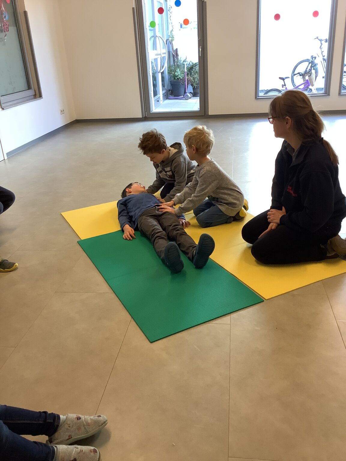 ErstHelferKurs für die „Großen“ in der Kita Sonnenschein Kindergarten Sonennschein