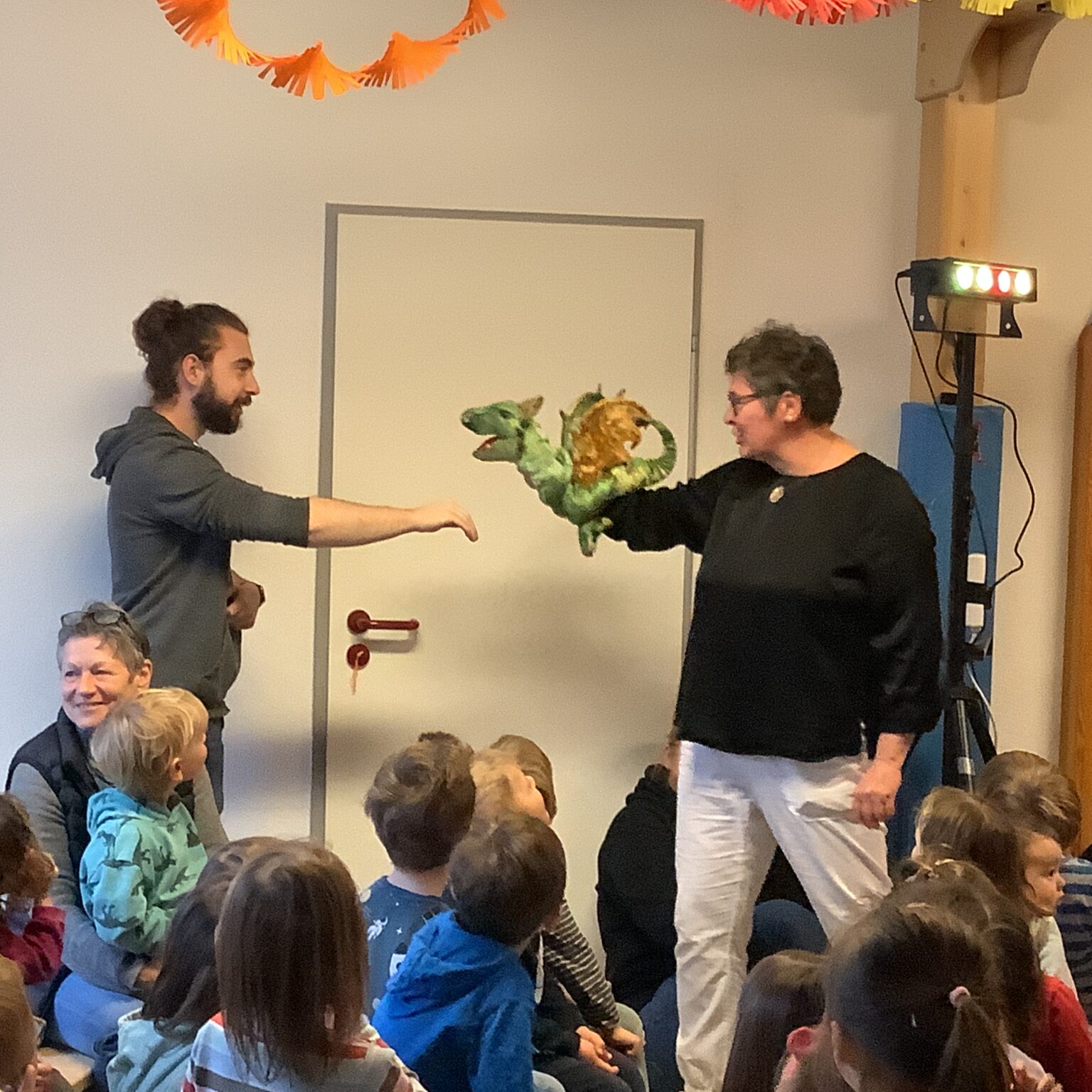 Puppenbühne zu Gast in der Kita „Sonnenschein“ – Kindergarten Sonennschein